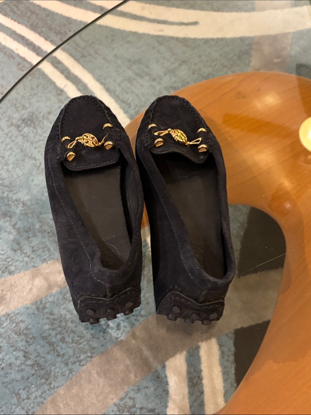 Tory Burch Daria Navy Suede Driving Loafers with Gold Logo - Picture 3 of 8